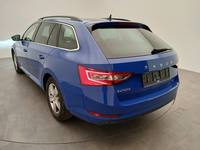 Vue de l’arrière gauche