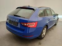 Vue de l’arrière droit