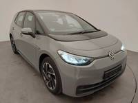 Skats no labās puses priekšā