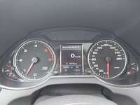 Pohľad na združený prístroj na palubnej doske