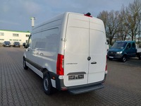 Vue de l’arrière gauche