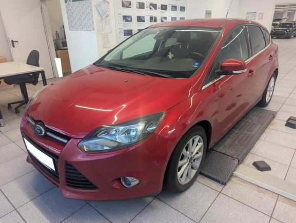 Skats no kreisās puses priekšā