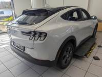 Skats no labās puses aizmugurē