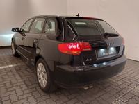 Vue de l’arrière gauche