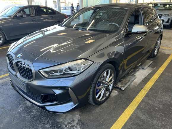 Pogled od napred levo