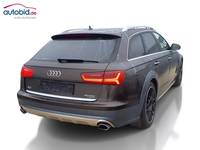 Skats no labās puses aizmugurē