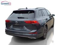 Skats no labās puses aizmugurē