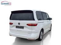 Skats no labās puses aizmugurē