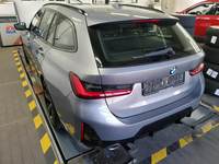 Vaade tagant vasakult