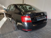 Vaade tagant vasakult