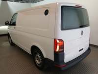 Vaade tagant vasakult