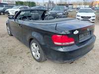 Vue de l’arrière gauche