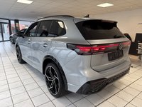 Vista traseira esquerda