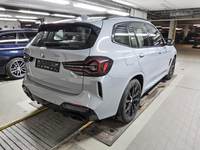 Pogled od pozadi desno