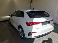 Vaade tagant vasakult