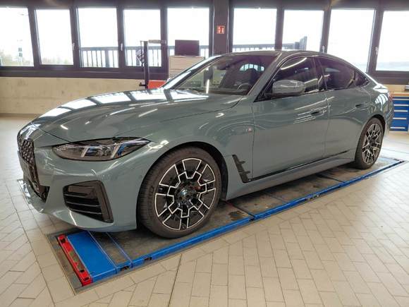 Pogled sprijeda lijevo