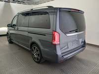 Vaade tagant vasakult