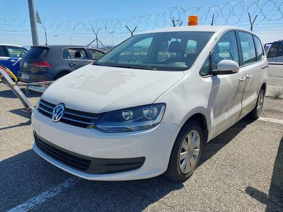 Вид спереди слева