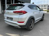 Aanzicht achter rechts