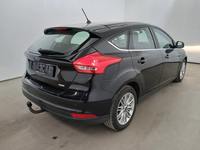 Widok z tyłu po stronie prawej