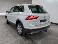 Skats no kreisās puses aizmugurē