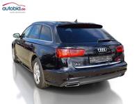 Skats no kreisās puses aizmugurē