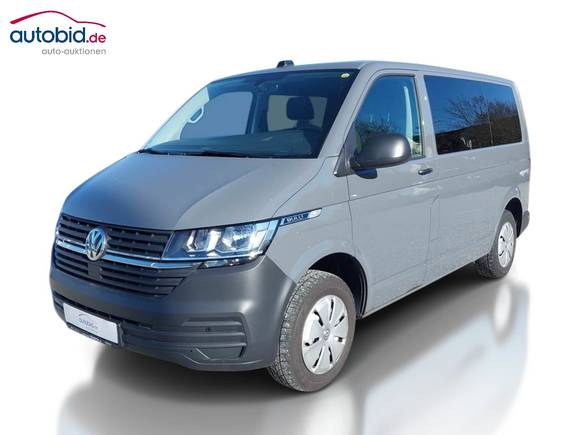 Skats no kreisās puses priekšā