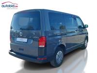 Skats no labās puses aizmugurē