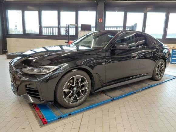 Pogled sprijeda lijevo