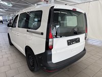 Vue de l’arrière gauche