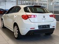 Widok z tyłu po stronie lewej