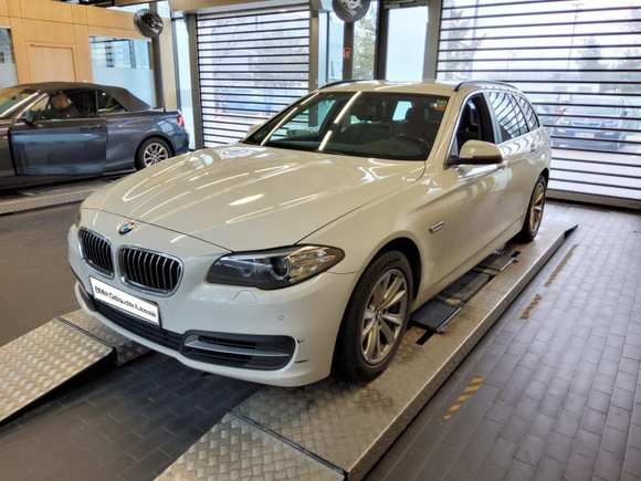 Pogled od napred levo