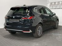 Skats no labās puses aizmugurē