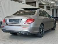 Aanzicht achter rechts