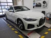 Skats no labās puses priekšā