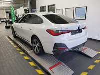 Skats no kreisās puses aizmugurē