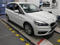 Skats no labās puses priekšā