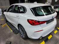 Pogled od pozadi levo