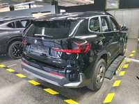 Pogled od pozadi desno