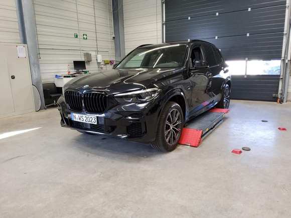 Вид спереди слева