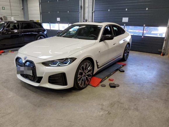 Вид спереди слева