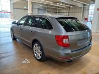 Widok z tyłu po stronie lewej