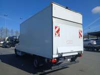 Widok z tyłu po stronie lewej