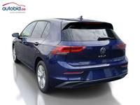 Skats no kreisās puses aizmugurē