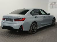 Изглед отзад отдясно