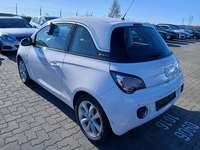 Vaade tagant vasakult