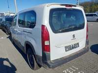 Vaade tagant vasakult