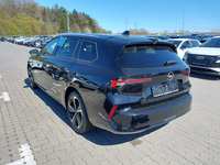 Vaade tagant vasakult