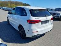 Vaade tagant vasakult