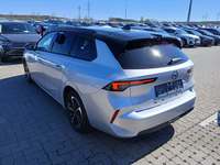 Vaade tagant vasakult